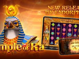 fatbet99 မိုဘိုင်းအက်ပ် မြန်မာ ကစားသမားများ ဖုန်းပေါ်မှ ကစားနေသောပုံ